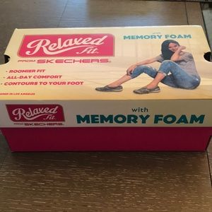 Sketchers relaxed fit alumni shoes